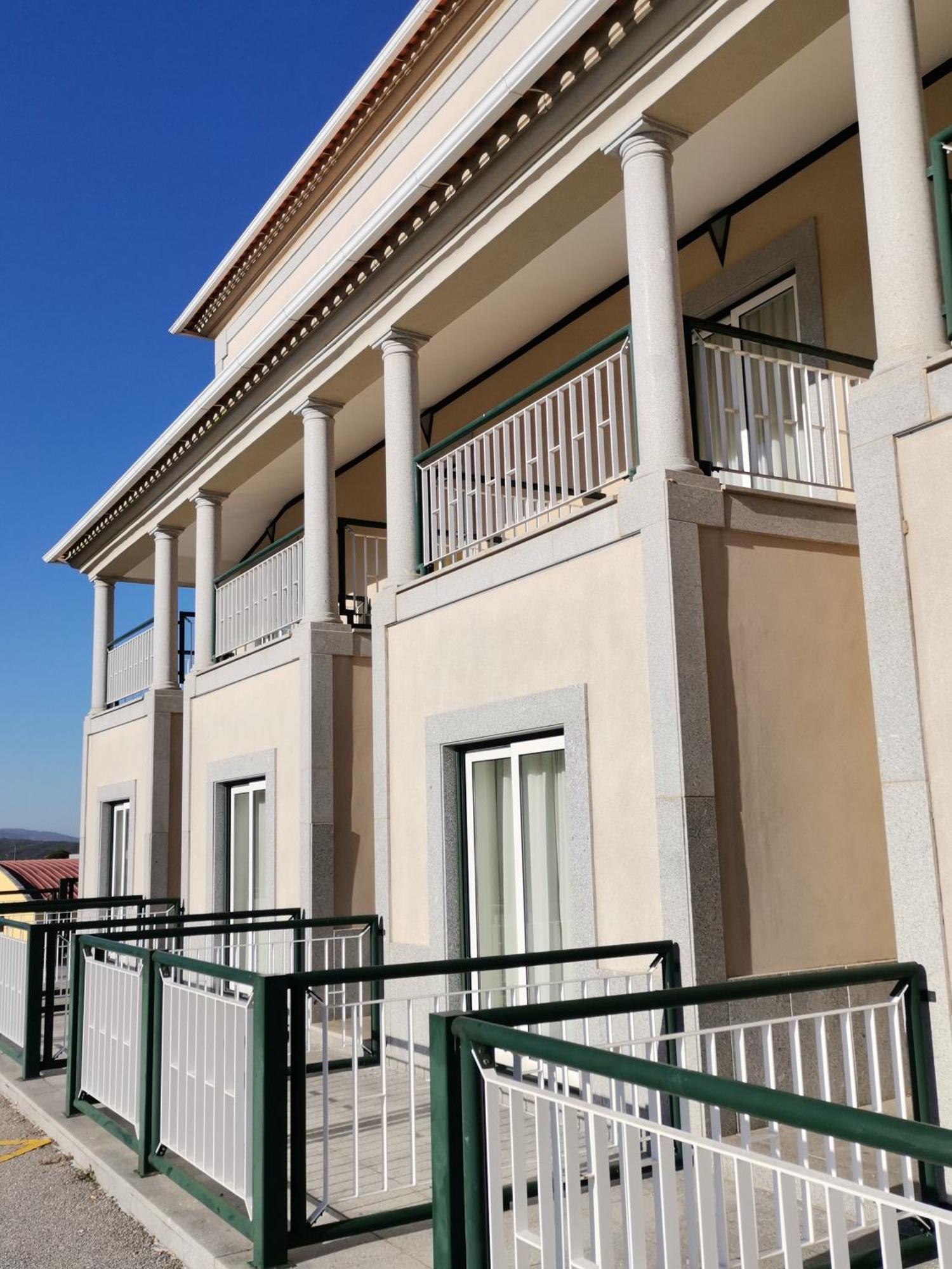Hotel Quinta Dos Cedros Celorico Da Beira Exterior photo